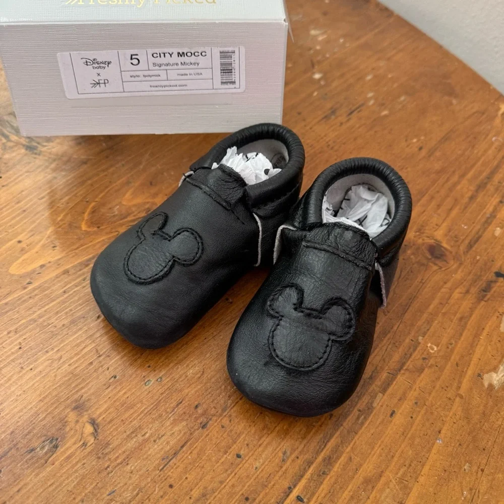 Freshly Picked Disney Mickey Mouse City Moccasins Mini Soles Size 5